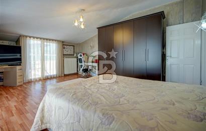 Çamlıca Sarı Konaklar Sitesinde Satılık 5+1 Çatı Dubleks Daire