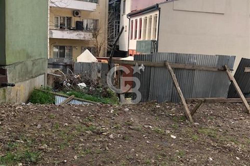 KUZGUNCUK MERKEZ İCADİYE CADDESİ ÜZERİNDE KOMPLE SATILIK BİNA