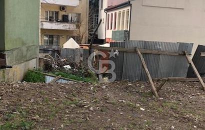 KUZGUNCUK MERKEZ İCADİYE CADDESİ ÜZERİNDE KOMPLE SATILIK BİNA