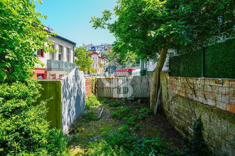 KUZGUNCUK MERKEZ İCADİYE CADDESİ ÜZERİNDE KOMPLE SATILIK BİNA