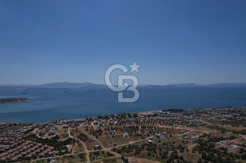 Çandarlı'da 400 m² Panoramik Deniz Manzaralı Köşe Arsa