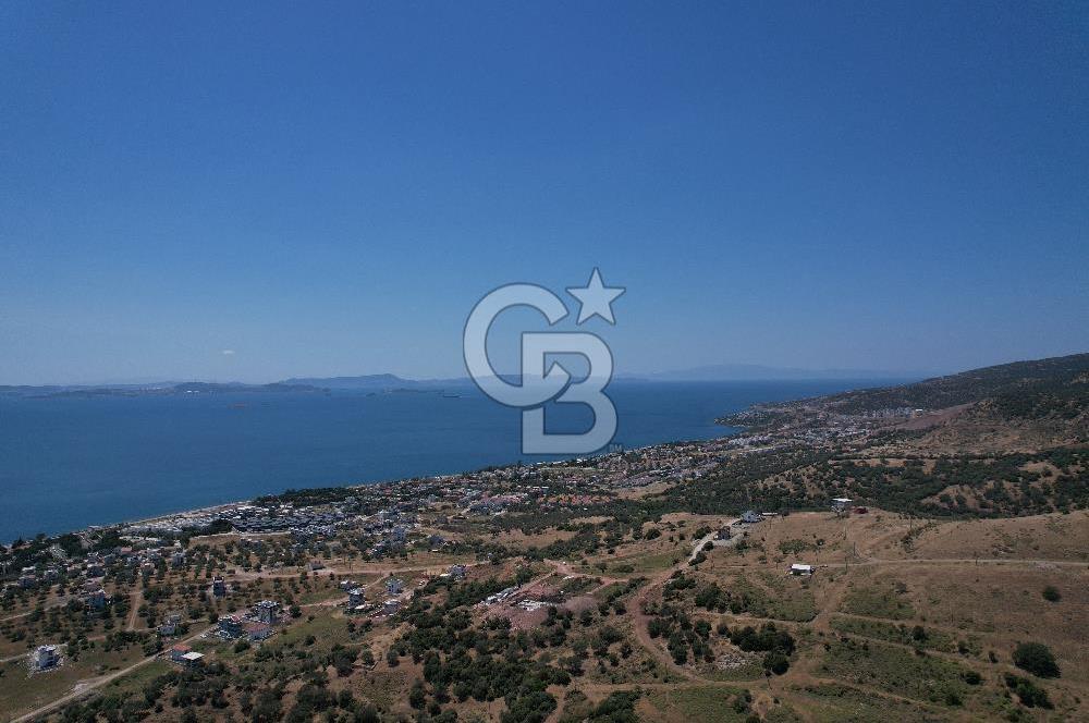 Çandarlı'da 400 m² Panoramik Deniz Manzaralı Köşe Arsa