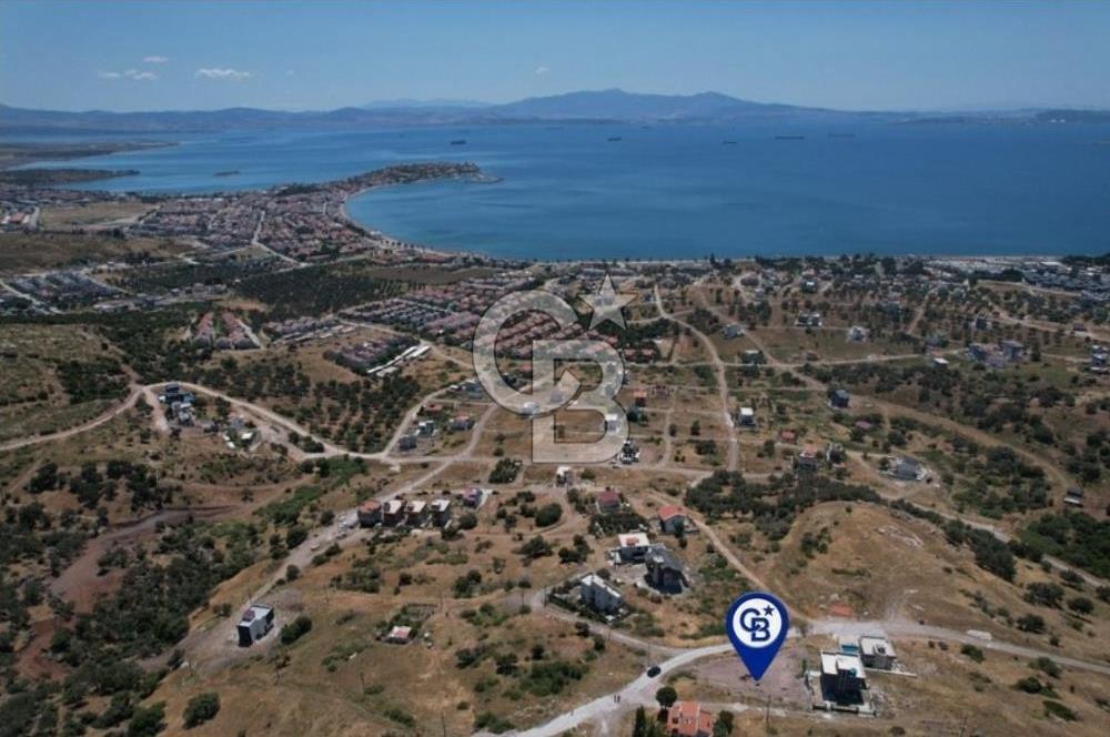 Çandarlı'da 400 m² Panoramik Deniz Manzaralı Köşe Arsa