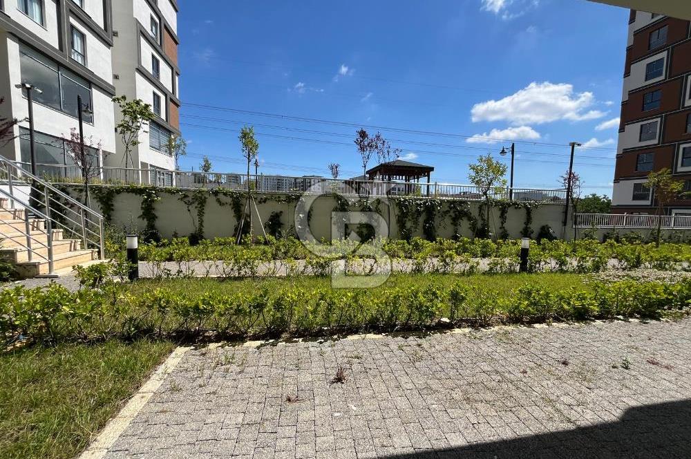 Sultanbeyli’nde sosyal tesisli site içinde bahçeli 2+1 daire