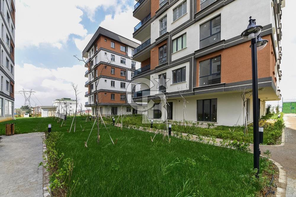 Sultanbeyli’nde sosyal tesisli site içinde bahçeli 2+1 daire