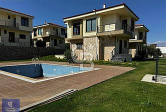 Gömeç Karağaçta Denize 300mt Havuzlu Sitede 3+1 Satılık Villa