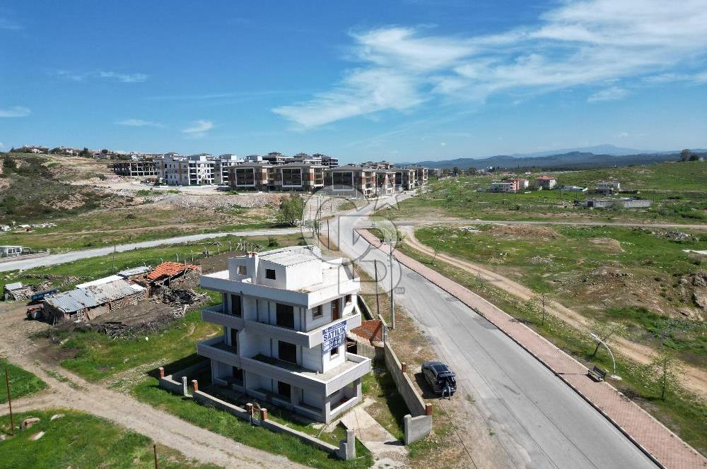 Ayvalık Küçükköy'de Satılık Müstakil İkiz villa 