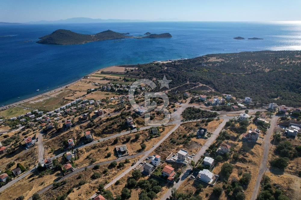 ÇANDARLI BİMEYKO SİTESİ'NDE DENİZ MANZARALI KÖŞE ARSA