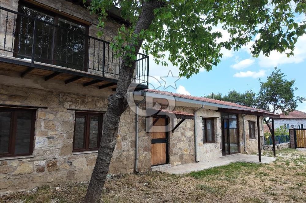 FOÇA ILIPINARDA SATILIK ÇELİK KARKAS ÜZERİNE TAŞ EV VE 62m2 ARSA