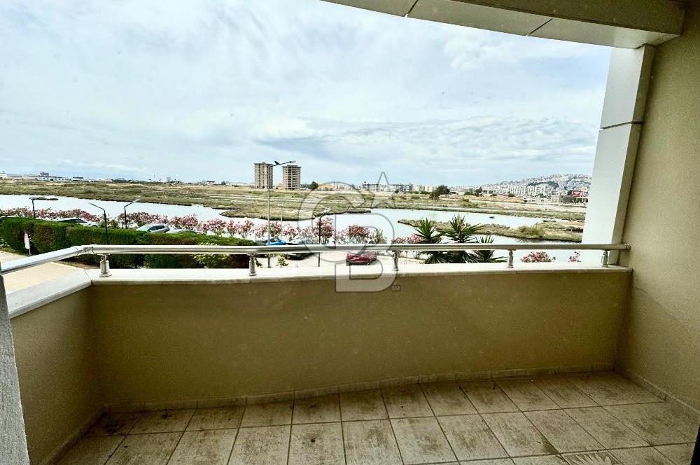 İzmir Mavişehir MAVİADA Sitesinde Kiralık 5+1 Bahçe Dubleksi