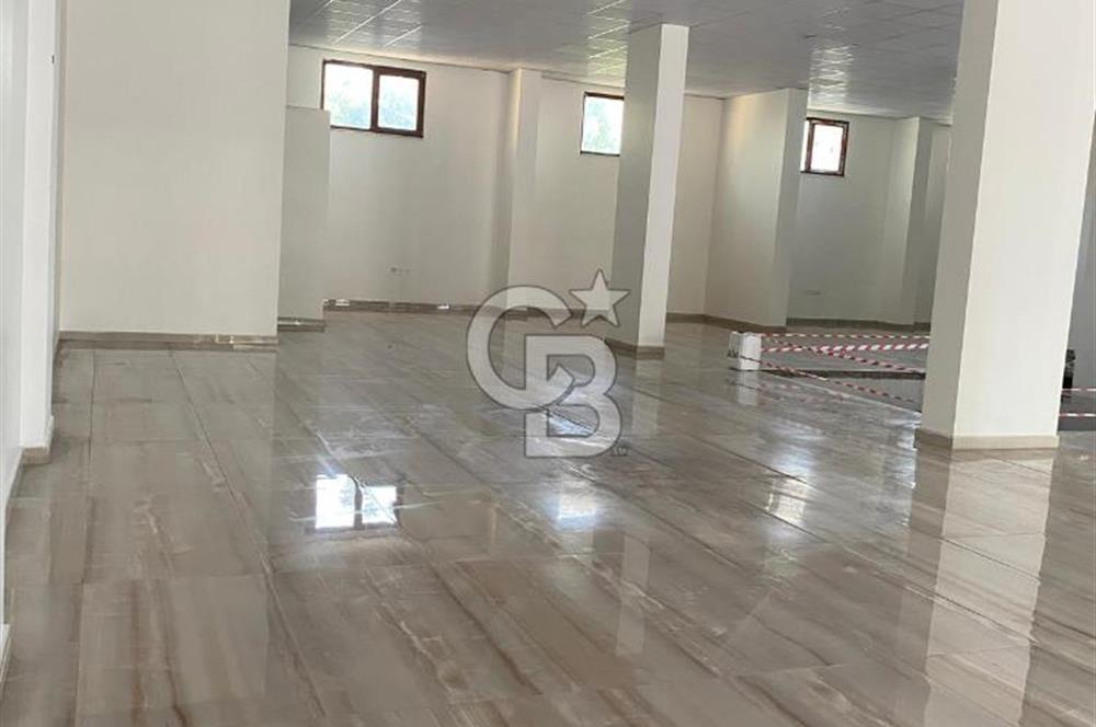 Kurumsala Özel Kapsamlı Kullanım Alanına Sahip 400+300m2 Kiralık Dükkan