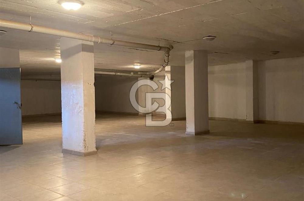 Kurumsala Özel Kapsamlı Kullanım Alanına Sahip 400+300m2 Kiralık Dükkan