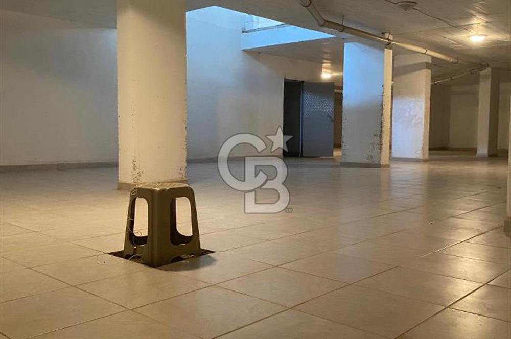 Kurumsala Özel Kapsamlı Kullanım Alanına Sahip 400+300m2 Kiralık Dükkan