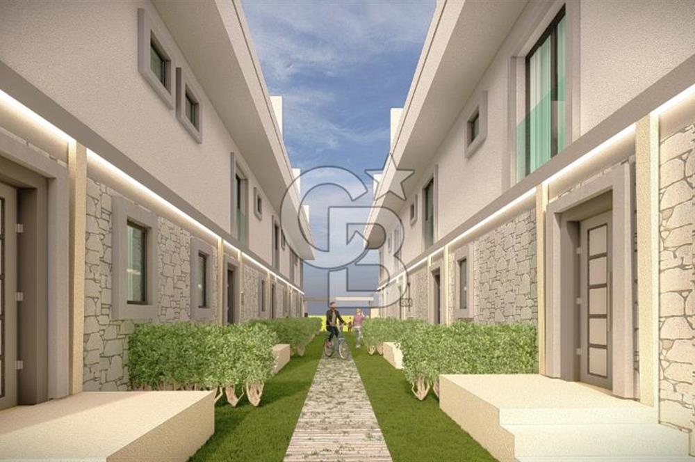 Çandarlı merkezde havuzlu sitede satılık villa