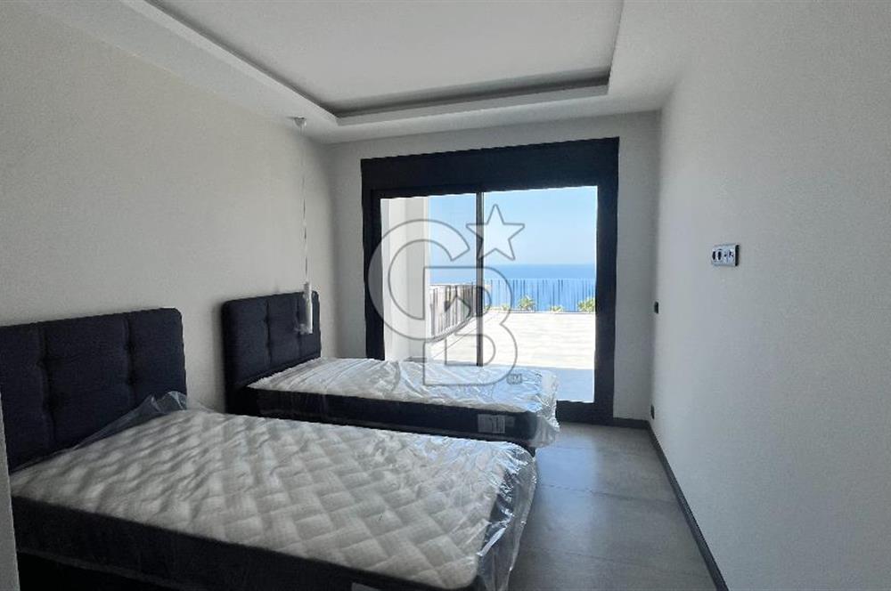 Yalıkavakta müstakil havuzlu 3+1 kiralık villa