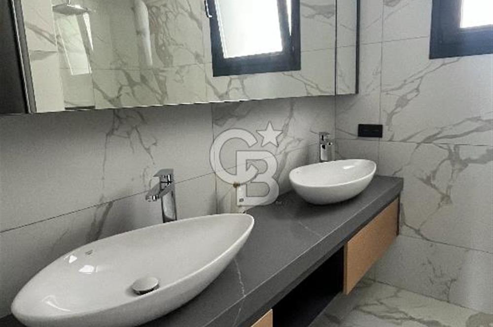 Yalıkavakta müstakil havuzlu 3+1 kiralık villa