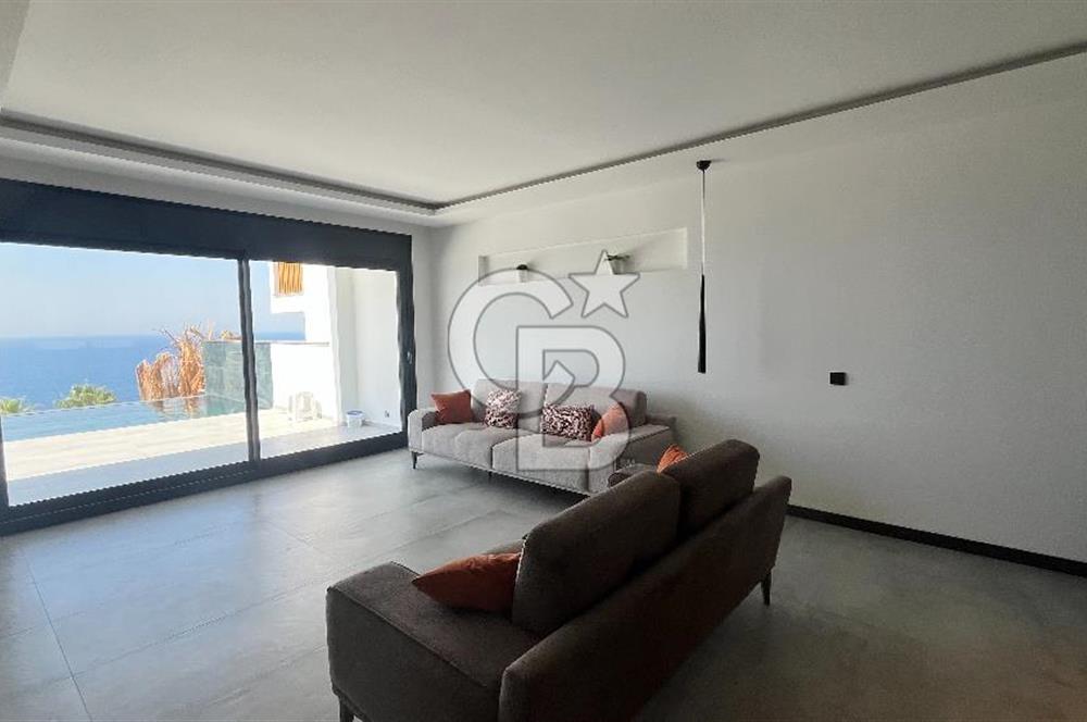 Yalıkavakta müstakil havuzlu 3+1 kiralık villa