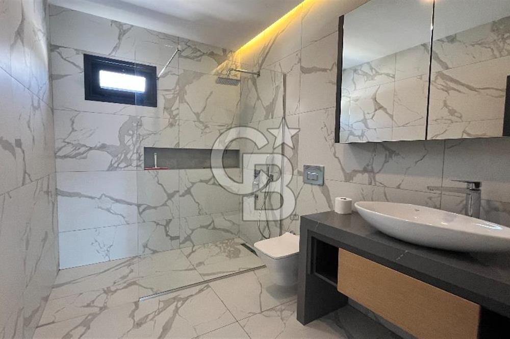 Yalıkavakta müstakil havuzlu 3+1 kiralık villa