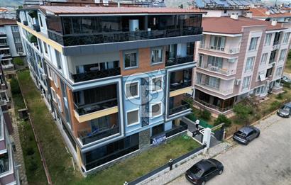 AKÇAY ALTINKUM'DA ŞIK TASARIMLI ULTRA LÜKS ÇOK GENİŞ 1+1 DAİRE