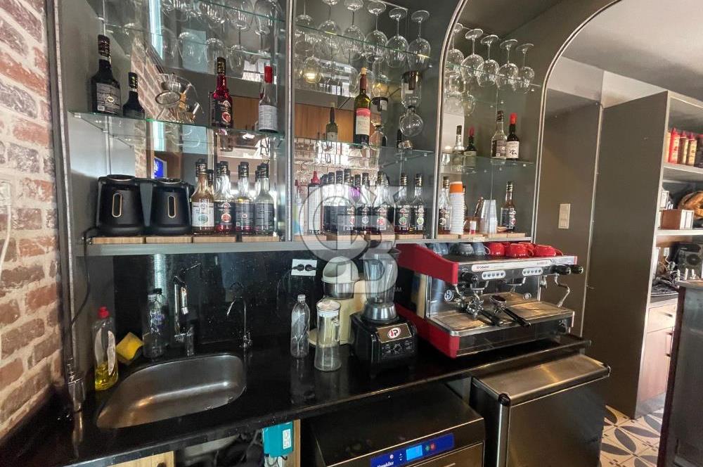 ANTALYA KAŞ KALKAN'DA DEVREN KİRALIK TİCARİ CAFE/BAR