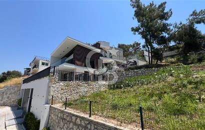 Kuşadası Kadınlar Denizinde Satılık Tripleks Deniz Manzaralı Müstakil Villa