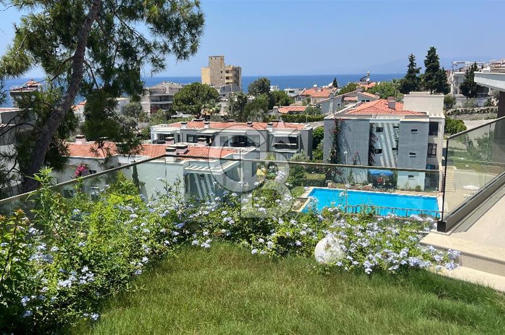 Kuşadası Kadınlar Denizinde Satılık Tripleks Deniz Manzaralı Müstakil Villa