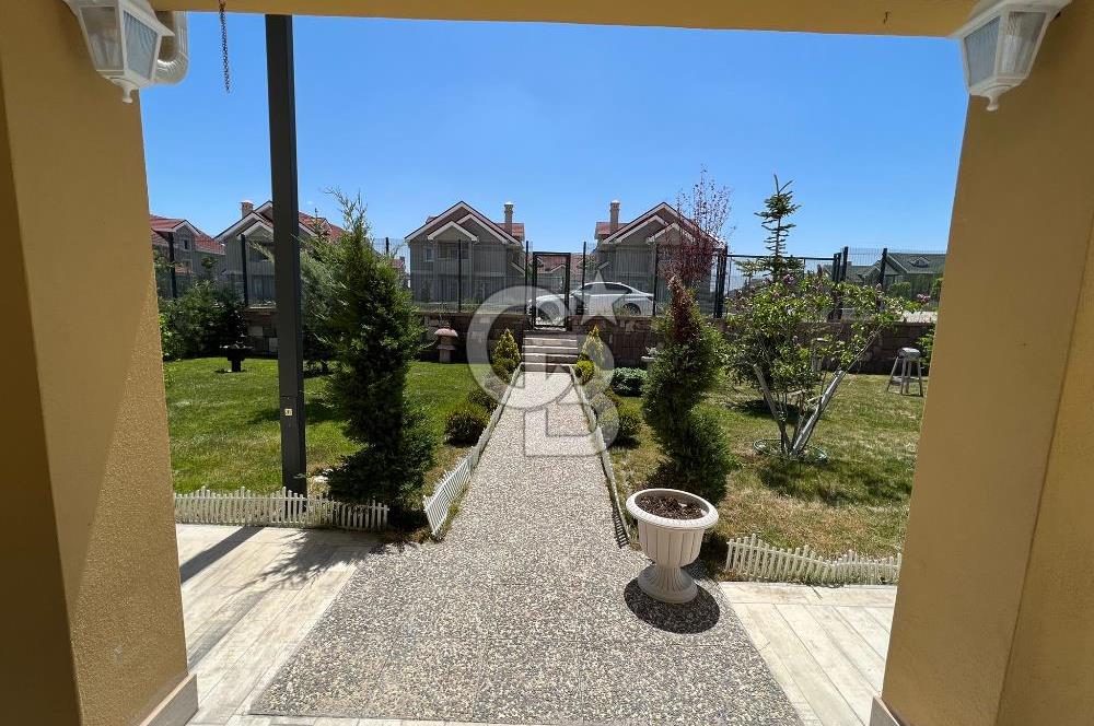 ANADOLU BAHÇEŞEHİR VİLLALARI 1100 m² ARSA İÇERİSİNDE KÖŞE VİLLA