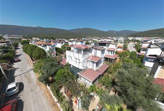 "Mavi Bayraklı Plajlara Yakın, Muhteşem Triplex Villa"