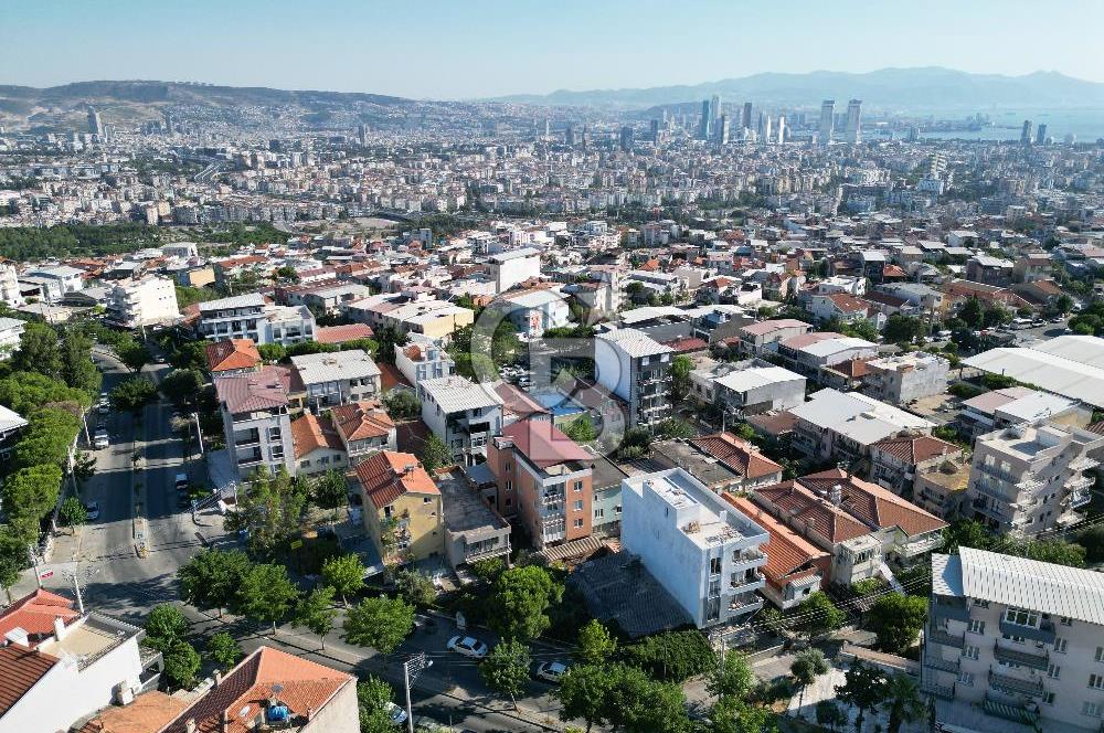 BORNOVA ATATÜRK MAHALLESİ HÜRRİYET CADDESİ ÜZERİNDE SATILIK KÖŞEBAŞI ARSA