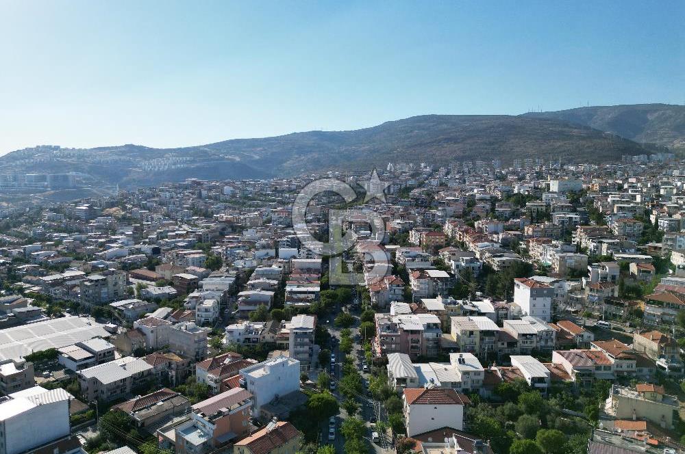 BORNOVA ATATÜRK MAHALLESİ HÜRRİYET CADDESİ ÜZERİNDE SATILIK KÖŞEBAŞI ARSA