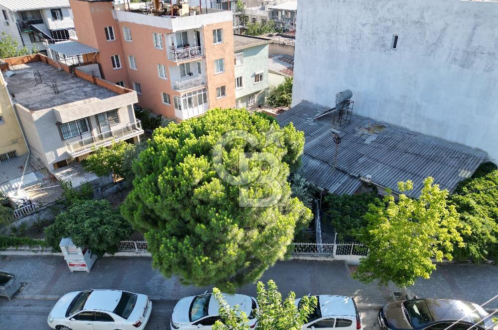 BORNOVA ATATÜRK MAHALLESİ HÜRRİYET CADDESİ ÜZERİNDE SATILIK KÖŞEBAŞI ARSA