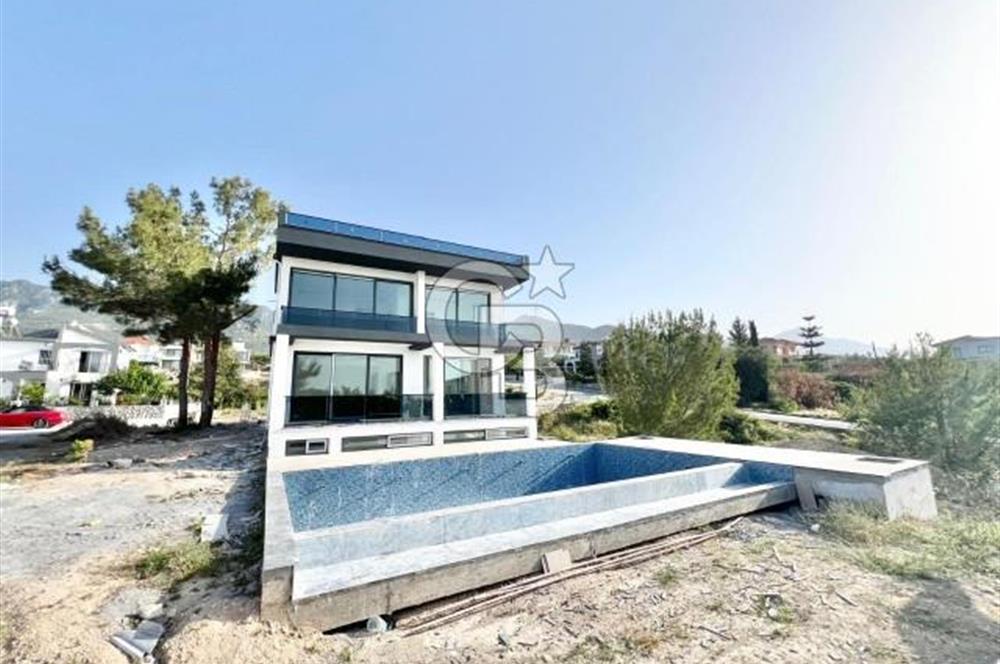Girne Çatalköy Bölgesinde Satılık 5+1 muhteşem Villa