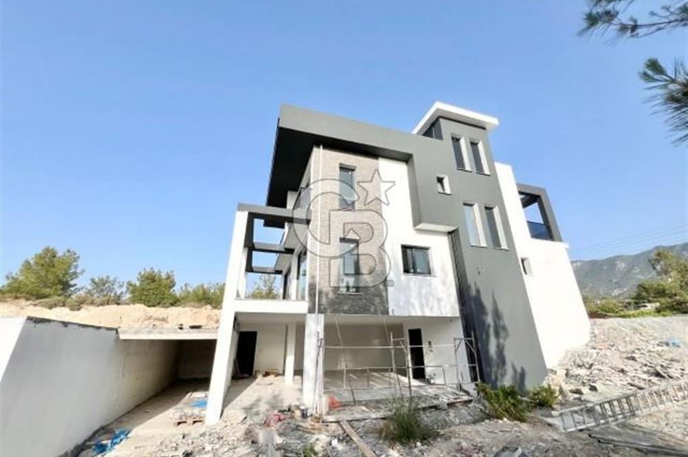 Girne Çatalköy Bölgesinde Satılık 5+1 muhteşem Villa