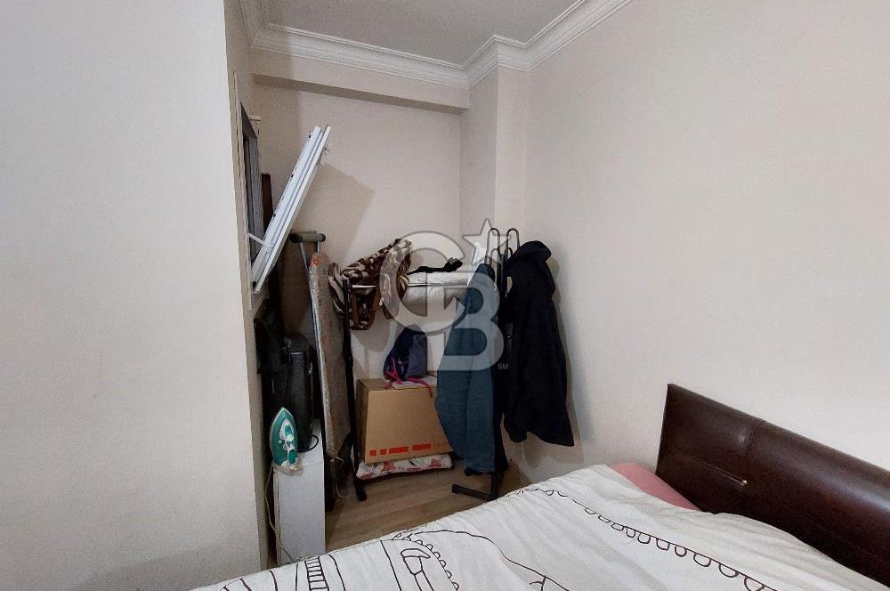 BORNOVA KIZILAY MAHALLESİNDE ARA KAT SATILIK EŞYALI 1+1 DAİRE