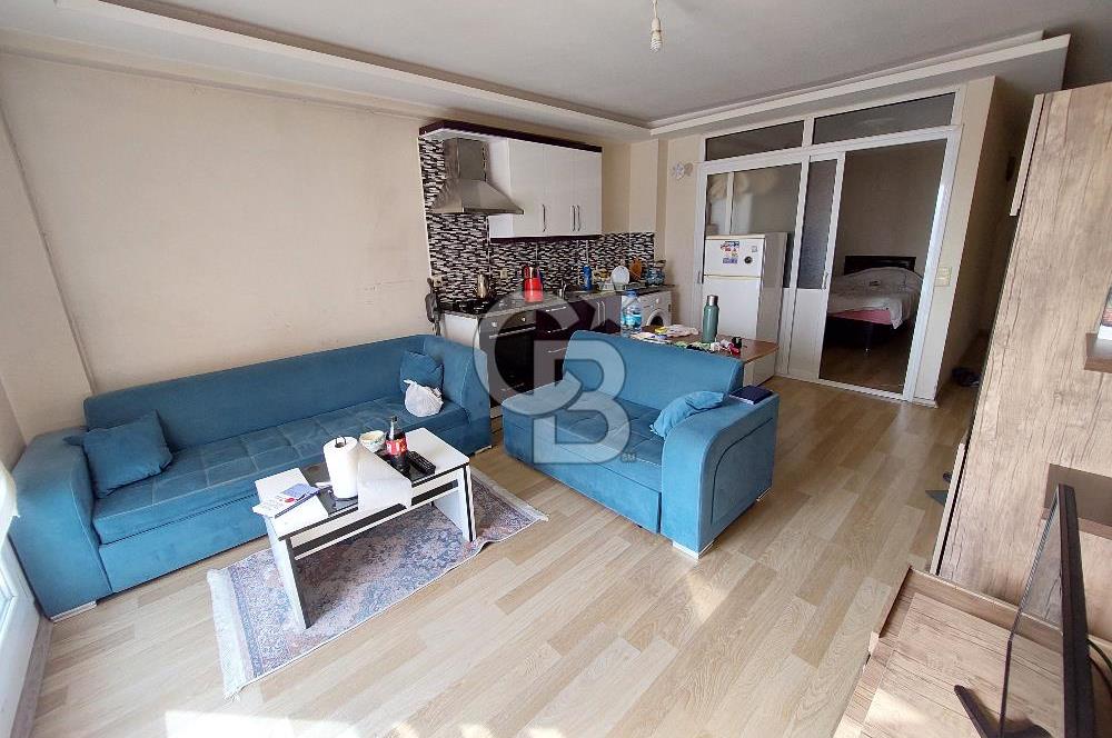 BORNOVA KIZILAY MAHALLESİNDE ARA KAT SATILIK EŞYALI 1+1 DAİRE