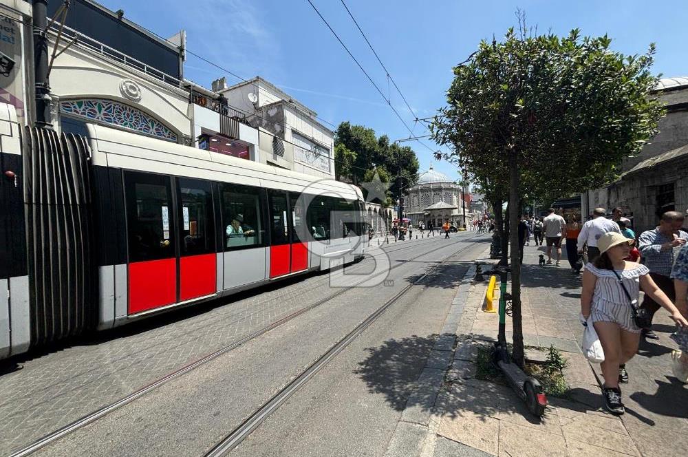 YENİÇERİLER CADDESİ ÜZERİNDE KURUMSAL KİRACILI MÜSTAKİL TAPULU SATILIK DÜKKAN