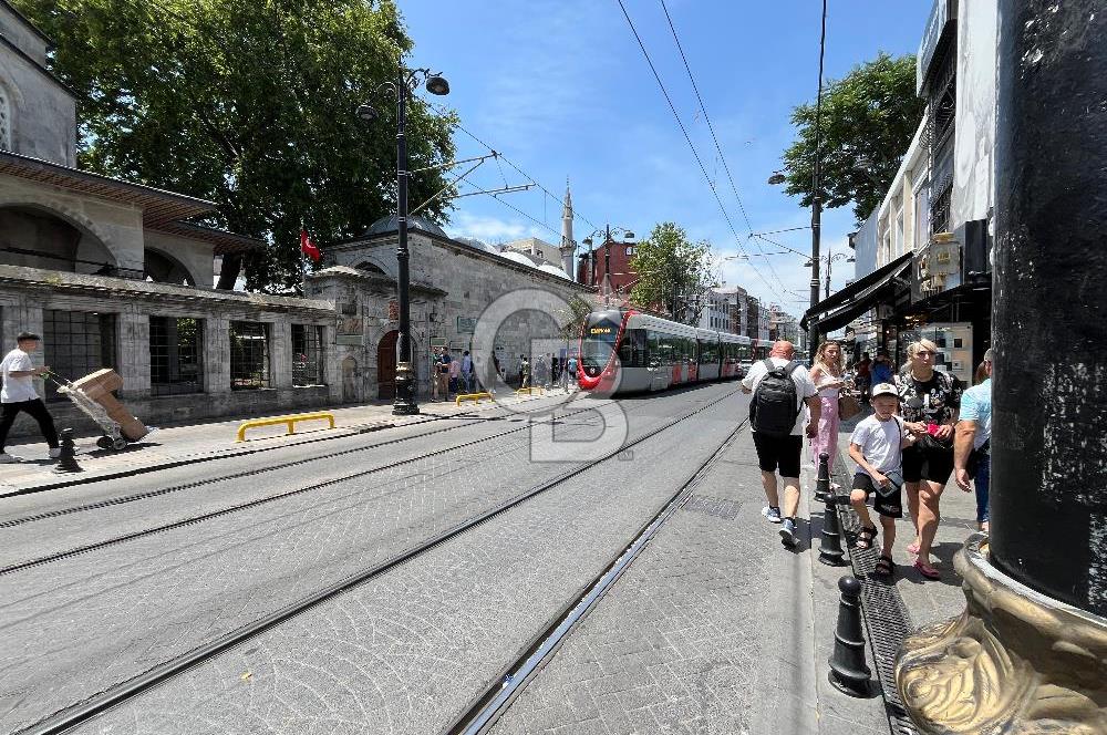 YENİÇERİLER CADDESİ ÜZERİNDE KURUMSAL KİRACILI MÜSTAKİL TAPULU SATILIK DÜKKAN