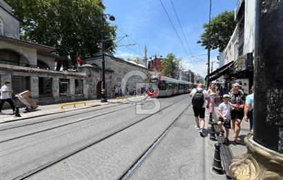 YENİÇERİLER CADDESİ ÜZERİNDE KURUMSAL KİRACILI MÜSTAKİL TAPULU SATILIK DÜKKAN