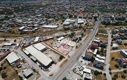 BERGAMA MERKEZDE ANAYOLA SIFIR MAĞAZA 