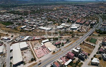 BERGAMA MERKEZDE ANAYOLA SIFIR MAĞAZA 