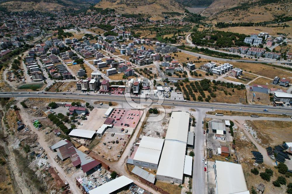 BERGAMA MERKEZDE ANAYOLA SIFIR MAĞAZA 