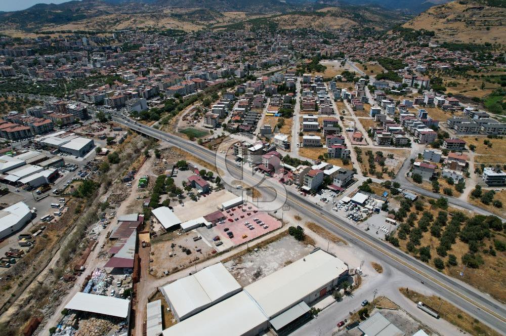 BERGAMA MERKEZDE ANAYOLA SIFIR MAĞAZA 