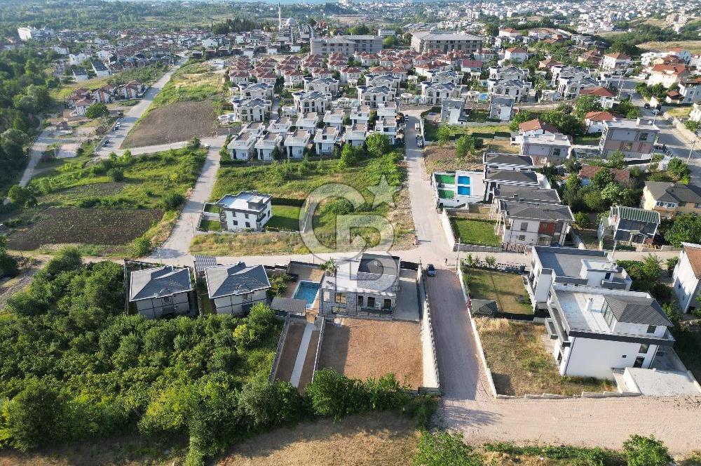 BAŞİSKELE'DE 7+1, 600 M2 KULLANIMLI, HAVUZLU MÜSTAKİL LÜKS VİLLA