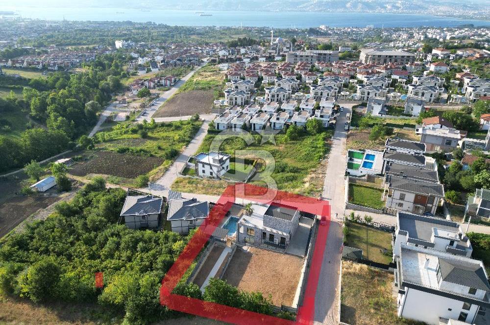 BAŞİSKELE'DE 7+1, 600 M2 KULLANIMLI, HAVUZLU MÜSTAKİL LÜKS VİLLA