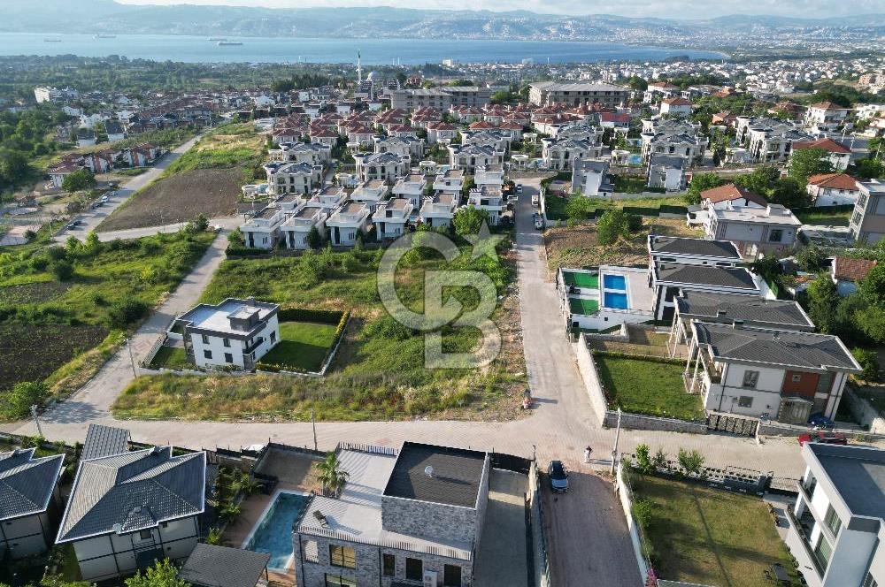 BAŞİSKELE'DE 7+1, 600 M2 KULLANIMLI, HAVUZLU MÜSTAKİL LÜKS VİLLA