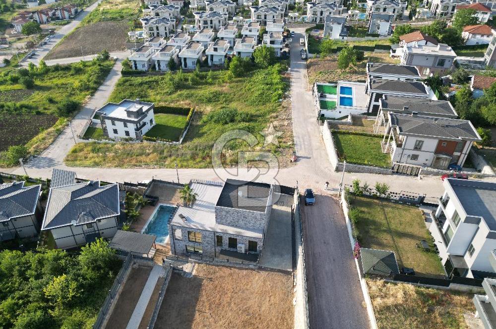 BAŞİSKELE'DE 7+1, 600 M2 KULLANIMLI, HAVUZLU MÜSTAKİL LÜKS VİLLA