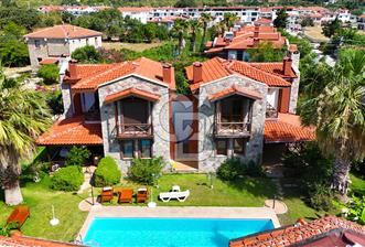 Eski Datça'da Havuzlu Müstakil 110m² Bahçeli Garajlı Villa
