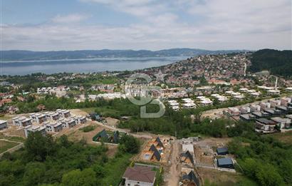 Sapanca Ünlücede Lüx villa (eşyalı müstakil ısıtmalı havuz)