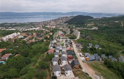 Sapanca da işletme ruhsatlı havuzlu satılık villa