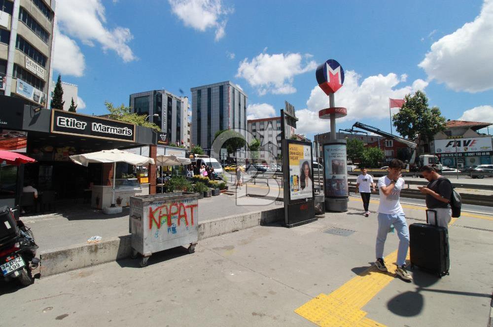 Bostancı Metro Girişine bir kaç adım mesafede, Çoklu Sektörlere Uygun Devren Kiralık İşyeri